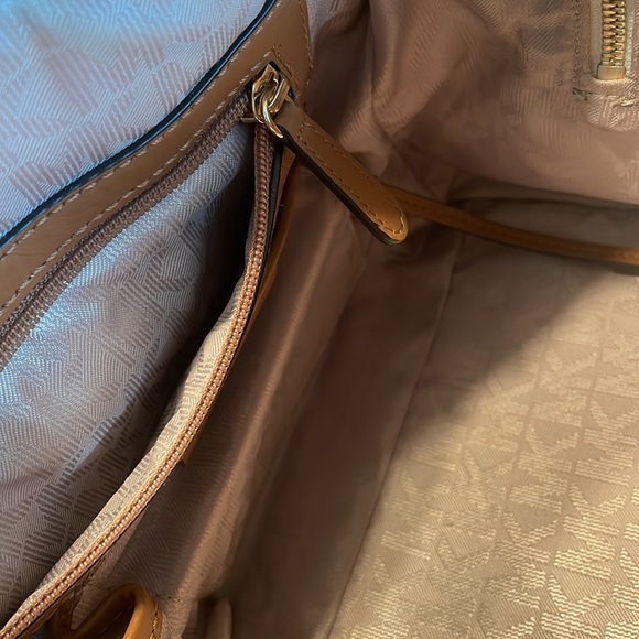 Michael Kors satchel bag. Never used. In excellent condition! - Picture 9 of 12